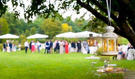 Location et installation d'arche décorative pour mariage en Suisse Romande.