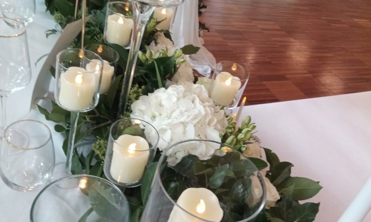 Centre de table en verrerie pour les mariés