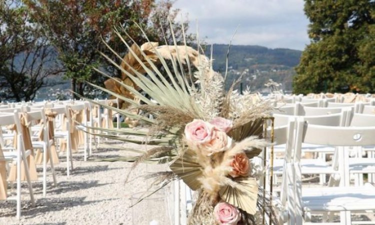 Location arches, vases, colonne dorée, noeuds de chaises, formules coup de pouces pour les noeuds de chaises