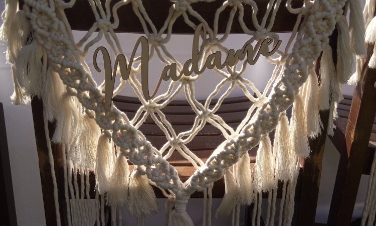 Location de dossier en Macramé sur Genève.
